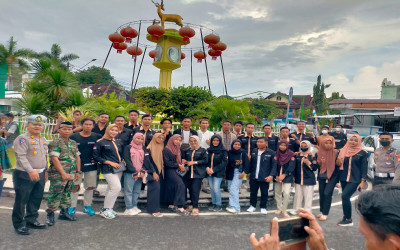 Pembagian takjil Mahasiswa teknik